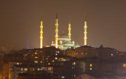 Ankara di notte: domina la skyline la grande ...