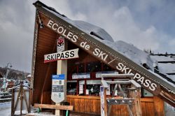 La Biglietteria degli skipass a Les Deux Alpes, ...