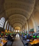 La Public Library di Boston, fondata nel 1848, fu la prima biblioteca degli USA aperta al grande pubblico in cui era possibile prendere in prestito libri e documenti. Con 8,9 milioni di volumi ...