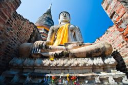 Un grande Budda Presso il tempio Wat Yai Chaimongkol ...
