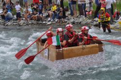 La Carton Rapid Race è una bizzarra manifestazione che si svolge ogni anno (primo weekend di luglio) a Cesana Torinese in Piemonte. Lungo la Dora Riparia, che si forma proprio a Cesana ...