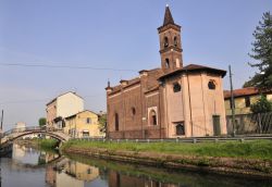 Chiesa di San Cristoforo, lungo il naviglio a Milano - © Stefano Panzeri / Shutterstock.com