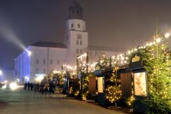 Christkindlmarkt: a Salisburgo la tradizione dei mercatini di Natale è fra le più antiche d'Austria.
