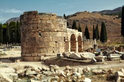 La città greco romana di Hierapolis a ...