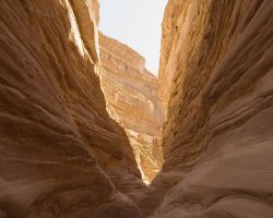 Il Coloured Canyon del Sinai si trova lle spalle di Nuweiba nelle vicinanze del Mar Rosso in Egitto - © Rich Carey / Shutterstock.com