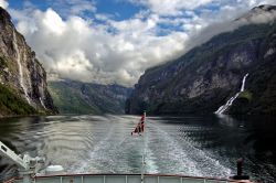 Crociera nel fiordo di Geiranger, uno dei più suggestivi della Norvegia.