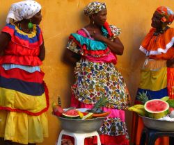 Donne della Colombia con vestiti tradizionali - Foto di Giulio Badini