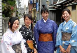 Donne giapponesi con kimono - Foto di Giulio ...