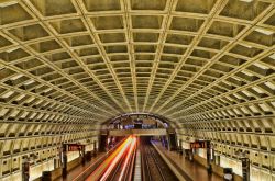 La fermata Smithsonian della Metropolitana di Washington DC, USA - © Shu-Hung Liu / Shutterstock.com