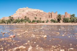 Fiume Ouarzazate e Ksar di Ait Benhaddou, il ...