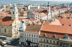 Fotografia aerea di Cluj Napoca, Romania - Uno splendido scorcio panoramico ritrae il centro storico di Cluj dall'alto rendendola ancora più suggestiva agli occhi di residenti e turisti ...