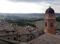 Panorama dal castello di Frontone nelle Marche - Wikipedia