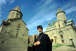 Un sacerdote della chiesa ortodossa di Metekhi a Tibilisi, Georgia  - Foto di Giulio Badini