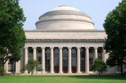 La grande cupola bianca del Massachusetts Institute ...