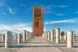 Il monumentale ingresso del mausoleo Hassan II: ...