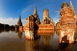 Il tempio di Wat Chaiwattanaram si trova ad Ayutthaya ...