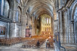 Interno della Cattedrale di Sant'Andrea a Bordeaux in Francia - © Anibal Trejo / Shutterstock.com