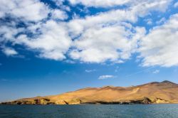 Le selvagge Islas Ballestas si trovano davanti a Paracas, la località del Perù meridionale - © Anton_Ivanov / Shutterstock.com