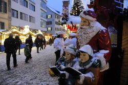 Mercatino natalizio a Neumarkt, nel centro di Winterthur (Weihnachtsmarkt), Svizzera.
