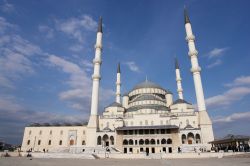 Moschea Kocatepe: è il grande edificio ...