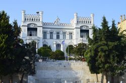 Il Municipio di Kavala, Grecia  - Come altri importanti edifici neoclassici della città, il palazzo del Municipio è stato disegnato da grandi architetti europei e rappresenta ...