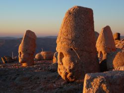 Nemrut Dagi, la montagna dell'Anatolia orientale, uno dei siti UNESCO della Turchia - © Reislaeufer / Shutterstock.com