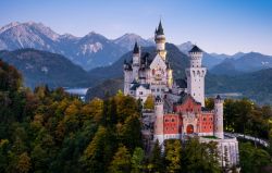 Neuschwanstein, il magico castello Baviera che ...
