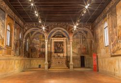 Gli affreschi che decorano l'interno dell'oratorio di San Rocco, tra le migliori testimonianze del Cinquecento padovano - © Renata Sedmakova / Shutterstock.com 