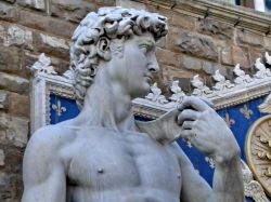 Particolare della copia della statua di Michelangelo, il  David, a Firenze. Questa scultura  rappresenta i canoni più alti dell'arte rinascimentale italiana. L'originale ...