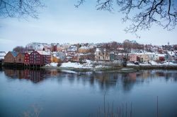 Panorama del entro di Trondeim (Trondheim) durante il lungo inverno norvegese - © Olga Miltsova / Shutterstock.com