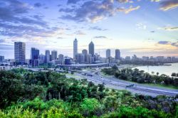 Panorama di Perth fotografato dal Kings Park, Australia. 111711725