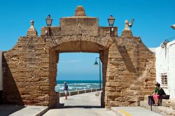 Porta d'accesso al centro storico (arco) di Cadice in Andalusia, Spagna del sud - © Tequiero / Shutterstock.com 