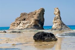 Rocce a Marsa Matruh: si tratta della famosa Cleopatra's beach ed una delle pietre ha la forma che ricorda l'ultima regine dell'Antico Egitto - © Waltraud Oe / Shutterstock.com ...