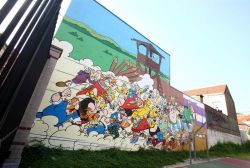 Rue de la Buanderie, con il murales di Asterix, Obelix  e compagni a Bruxelles in Belgio - © www.brussels.be/