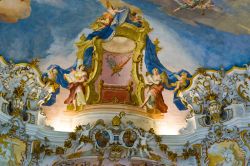 Steingaden, il colorato interno affrescato della Wieskirche. uno dei capolavori artistici della Germania , in Baviera - © 3523studio / Shutterstock.com