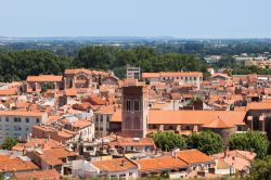 Tetti centro storico di Perpignan in Francia: è la città di Perpignano è la più importante del Cosiddetto Rossiglione, ed è considerata, dopo Barcellona, come ...