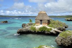 Tipiche abitazioni kanak sull'île De Maré, Nuova Caledonia (Oceania) - © Bob TAZAR - Fotolia.com