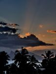 Tramonto a Tahiti raggi isola di Moorea