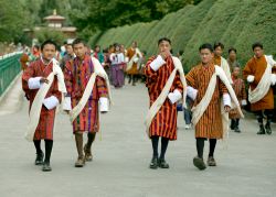 Pellegrini al Tsechu Festival di Thimphu, la capitale del Bhutan - © oksana.perkins / Shutterstock.com 