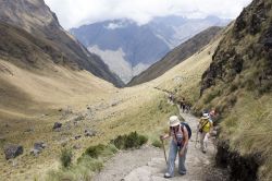 Turisti verso Machu Picchu, Perù - Sicuramente ...