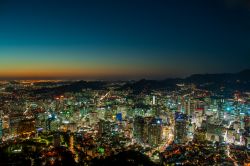 Vista aerea di Seoul, la capitale della Korea del Sud, dopo il tramonto - © Ivan Marc / Shutterstock.com