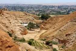 Il Wadi Qelt, è una vallata quasi sempre secca che sfocia nei pressi di Gerico, la località orientale  dello stato palestinese - © Konstantnin / Shutterstock.com