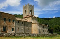 L'abbazia di San Lorenzo a Coltibuono in Gaiole in Chianti, Toscana. Questa ex abbazia trasformata in villa venne fondata nel 1049 dalla famiglia Firidolfi e donata successivamente a san ...