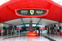 Ferrari World, Abu Dhabi: si tratta di un'enorme ...