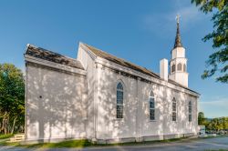 Fra i luoghi da non perdere durante un tour alla scoperta di questo centro della Norvegia c'è la bella chiesa in legno costruita in stile neogotico nel 1858. Ha pianta longitudinale ...