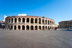 Una splendida vista d'insieme dell'Arena di Verona, considerato il tempio della lirica estiva nel mondo - © Luciano Mortula / Shutterstock.com
