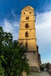 Antica torre campanaria nella città di Krems an der Donau, Austria, fotografata al calar del sole.
