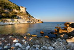 L'antica Torre Paola al Parco Nazionale del Circeo, Lazio. Questa fortificazione costiera risale al Cinquecento.



