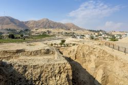 Gli scavi archeologici delle antiche rovine della città di Gerico in Palestina - © posztos / Shutterstock.com 