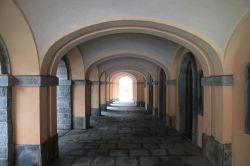 Arcate della chiesa cattolica di Rosazza, Valle Cervo, Piemonte.

